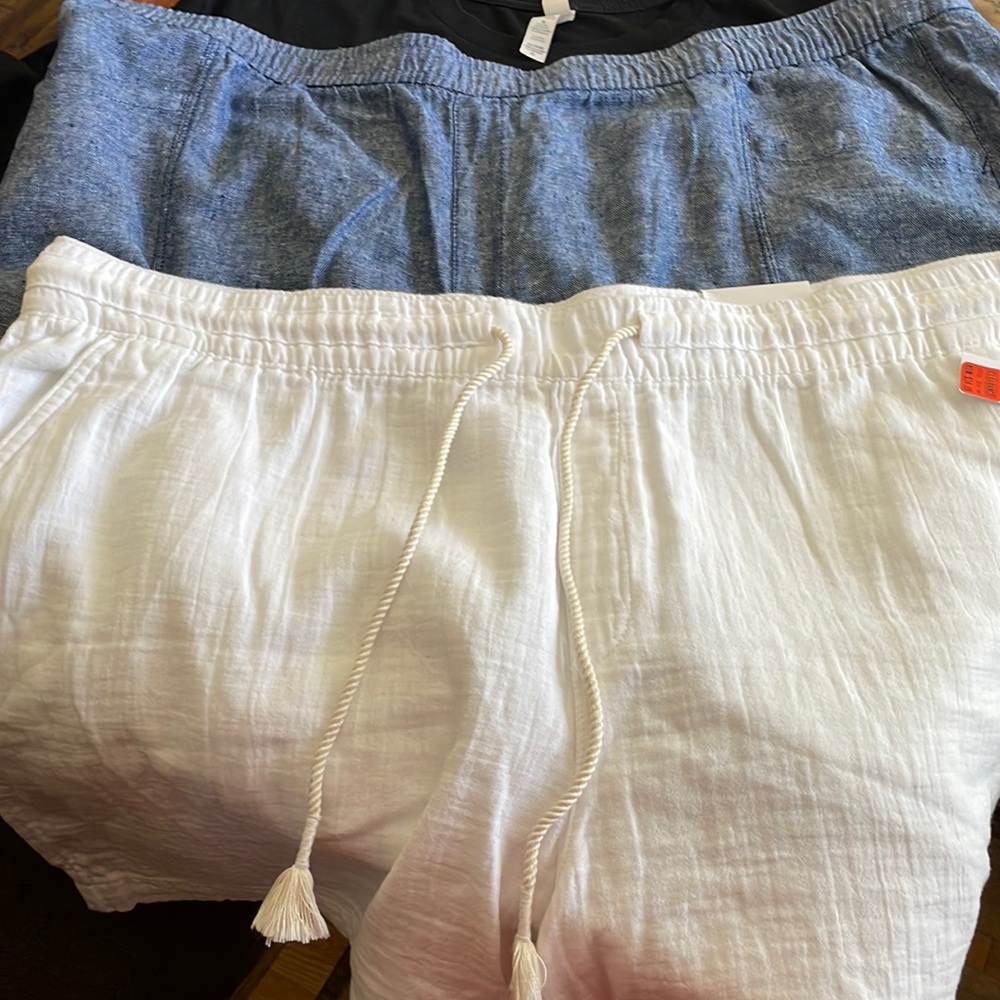 White and blue Old Navy linen shorts